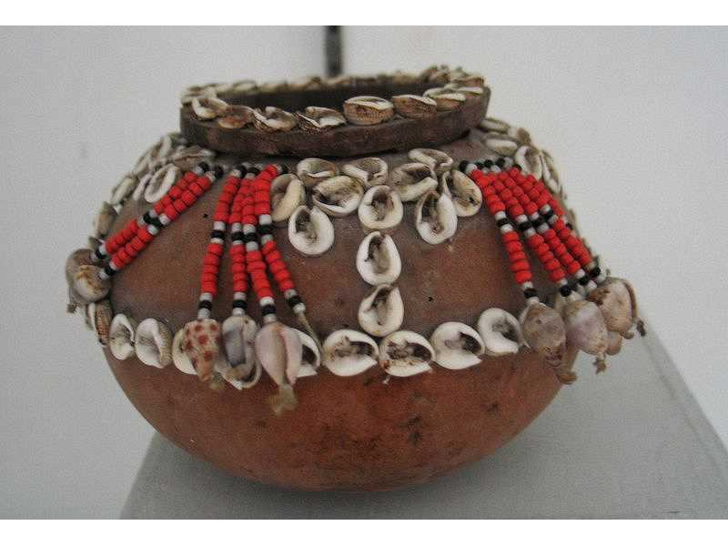 betellimebox-timor-beads-caurishells-3