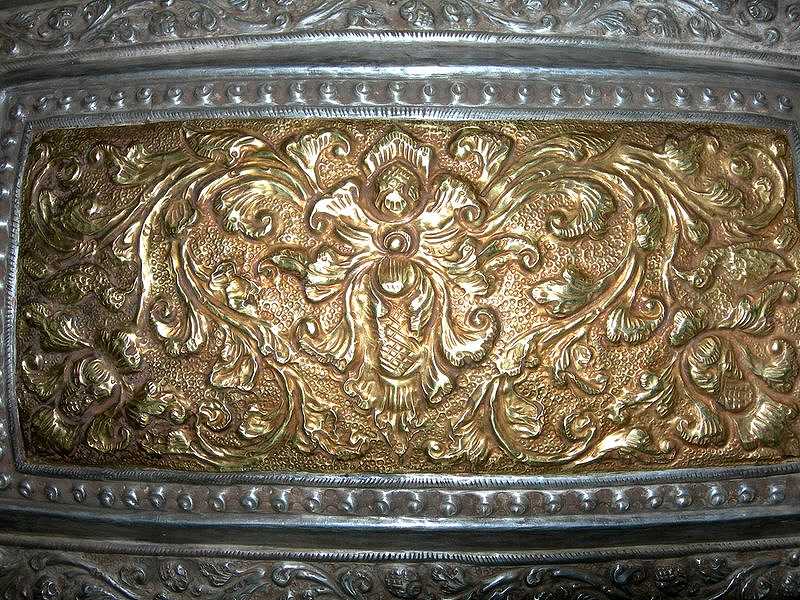 sirihbox-silver-gold-centrepiece-flower-ornament