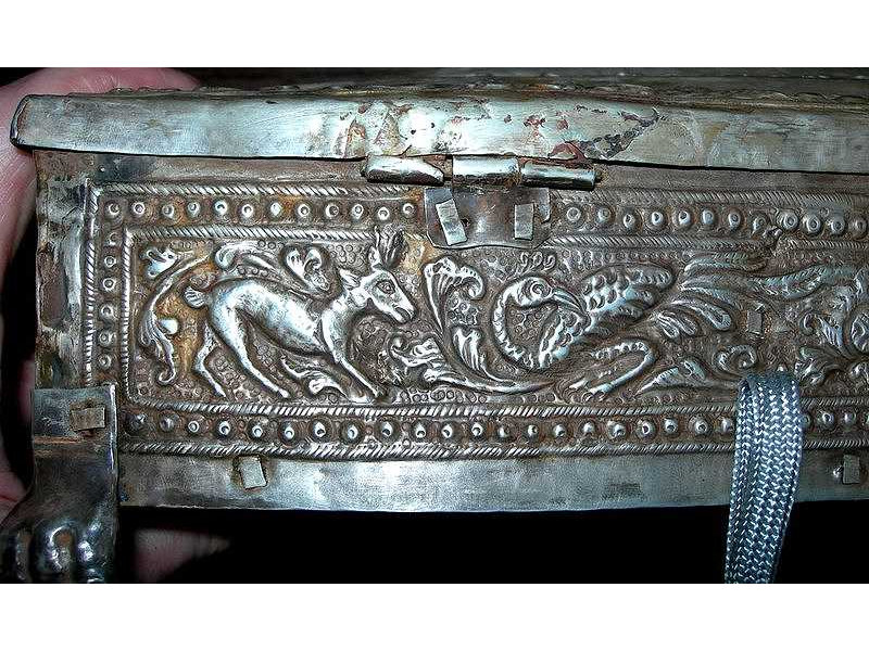 sirihbox-silver-gold-side2-lft-deer-heron-ornament