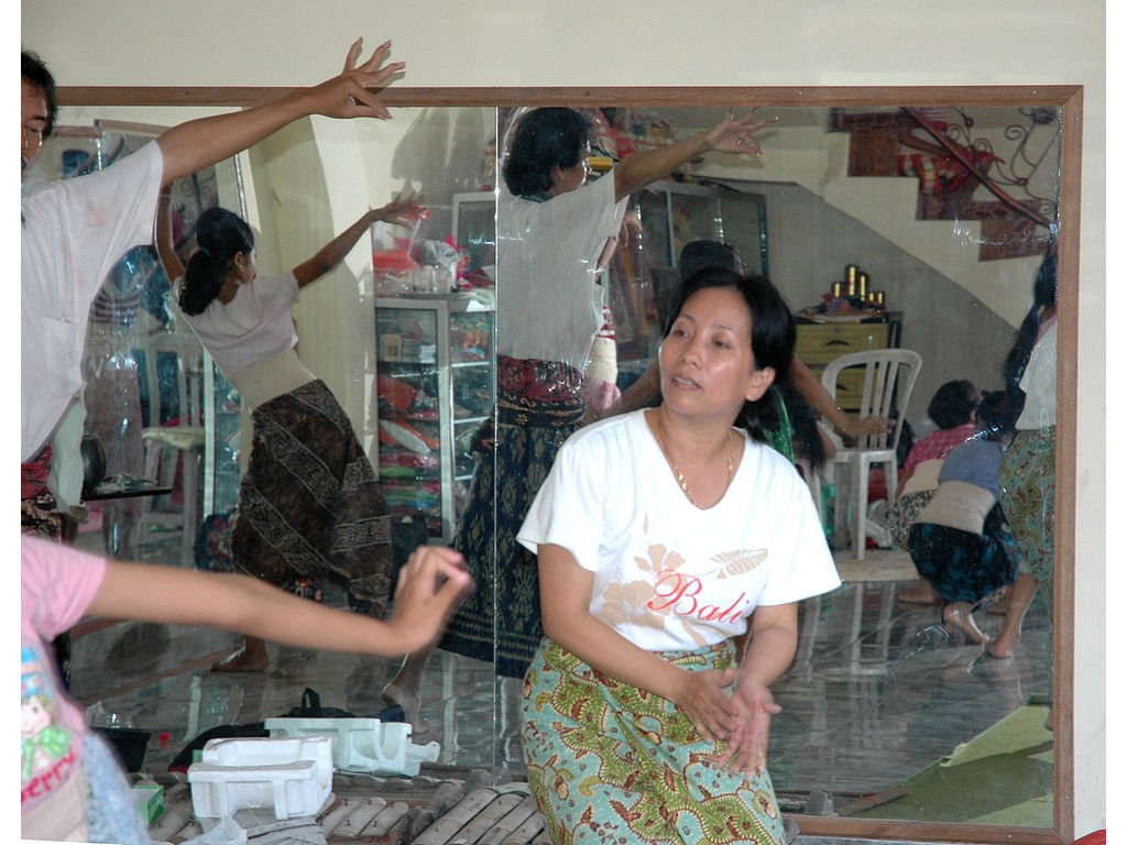 -teachers-girls-dance-mirrors